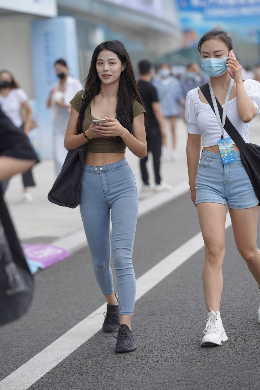 [套图25P]苗条的蓝色浅牛美女3A8227[330M]