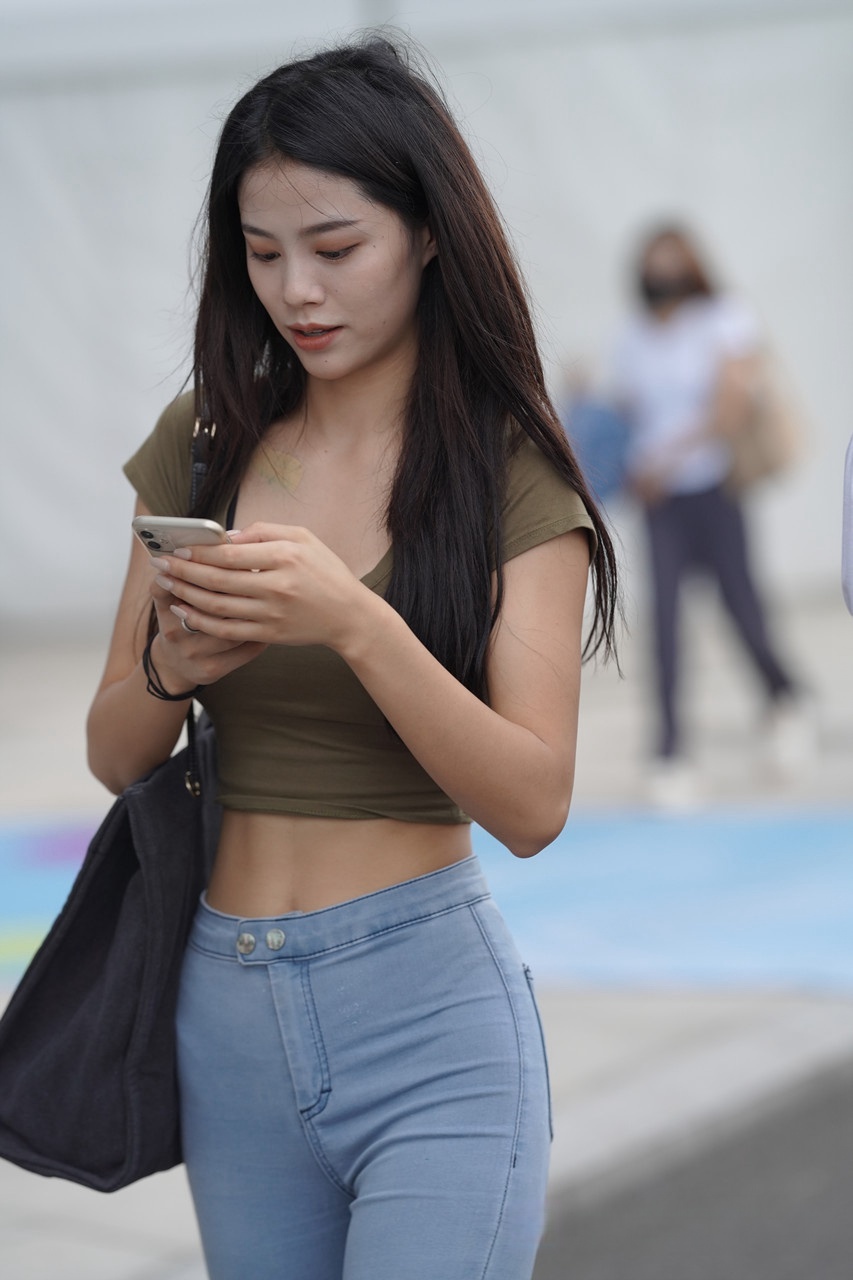 [套图25P]苗条的蓝色浅牛美女3A8227[330M]