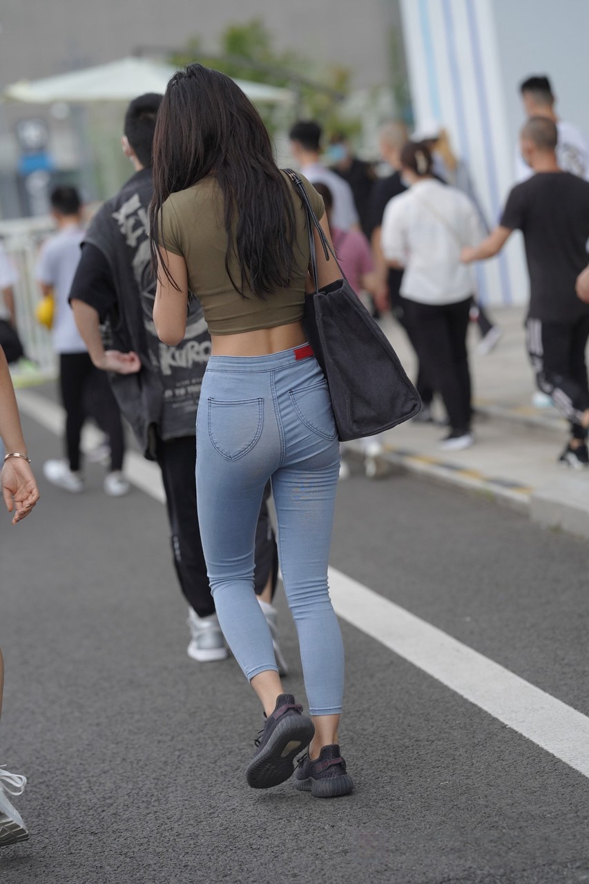 [套图25P]苗条的蓝色浅牛美女3A8227[330M]