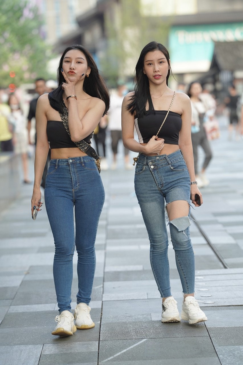 [套图]两个路腰紧牛姐妹花3A8228[3.21G]