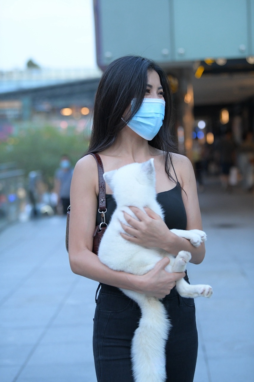 [套图85P]抱着白色小狐狸的黑牛美眉3A8231[2.41G]