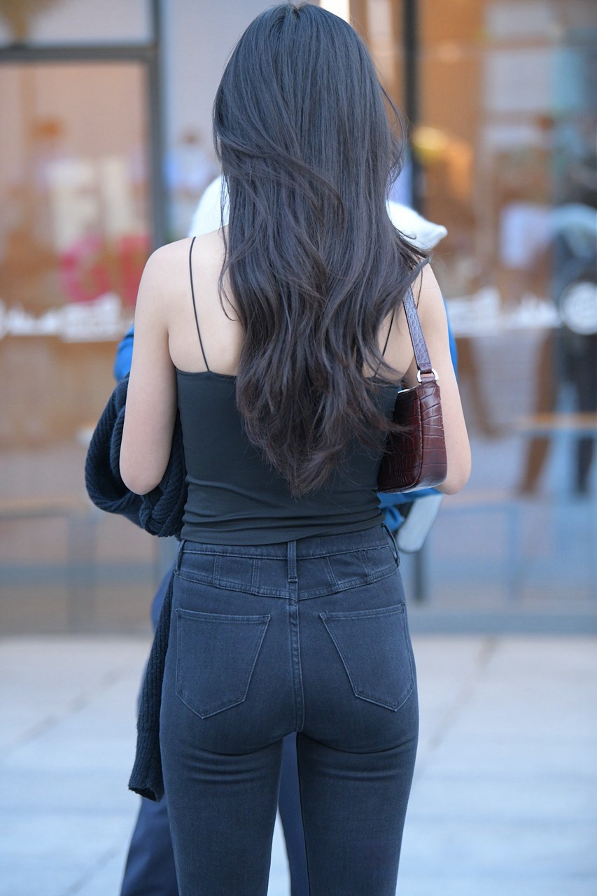 [套图85P]抱着白色小狐狸的黑牛美眉3A8231[2.41G]