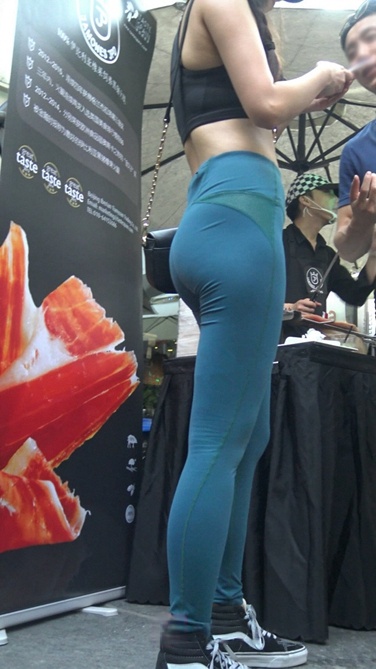 4K超清视频！极品紧身瑜伽裤美臀骆驼趾美女！[MP4/2GB]