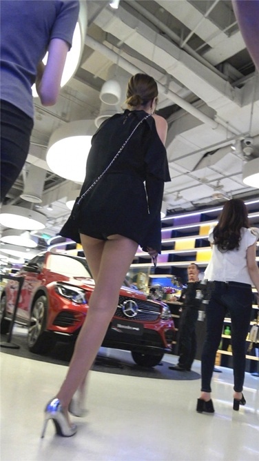 4K超清视频！九头身大长腿高跟美女,犹如夜晚一闪繁星[MP4/2GB]