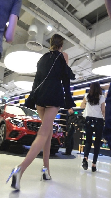 4K超清视频！九头身大长腿高跟美女,犹如夜晚一闪繁星[MP4/2GB]