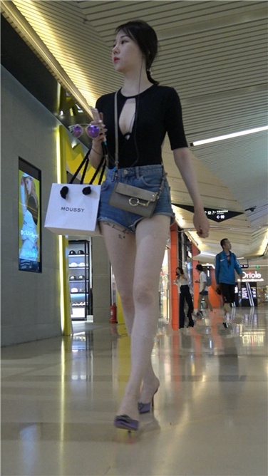 4K超清视频！大开背热裤MT美女第一季[MP4/2GB]