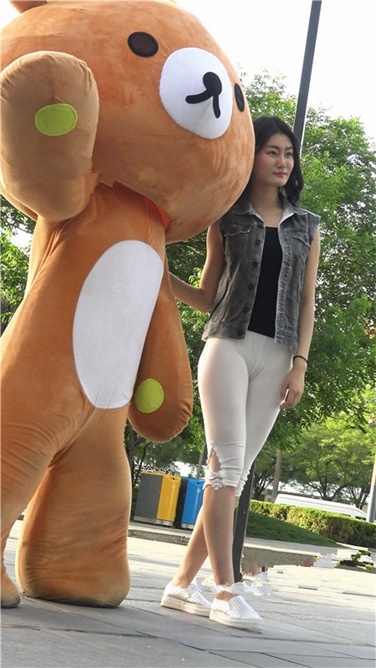 4K超清视频！极品翘皮白色打底裤翘臀美眉[MP4/2GB]