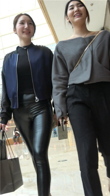 4K高清视频！清秀的紧身皮裤极品大美女[MP4/3.5GB]