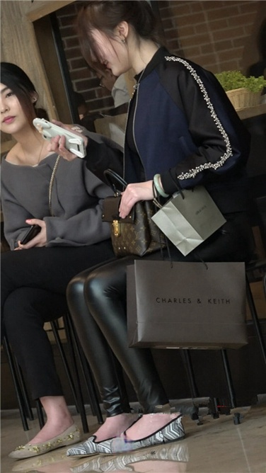 4K高清视频！清秀的紧身皮裤极品大美女[MP4/3.5GB]