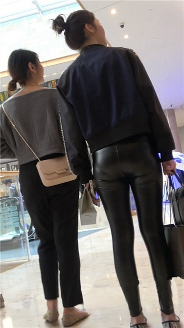 4K高清视频！清秀的紧身皮裤极品大美女[MP4/3.5GB]