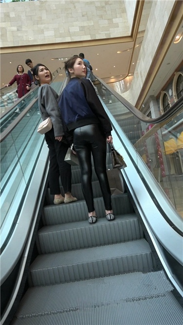 4K高清视频！清秀的紧身皮裤极品大美女[MP4/3.5GB]