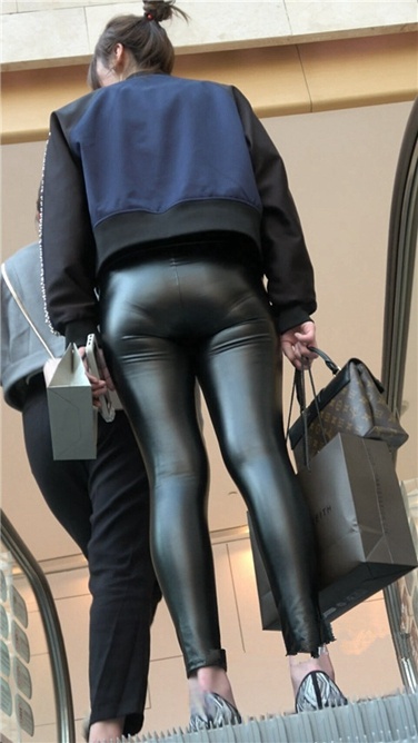 4K高清视频！清秀的紧身皮裤极品大美女[MP4/3.5GB]