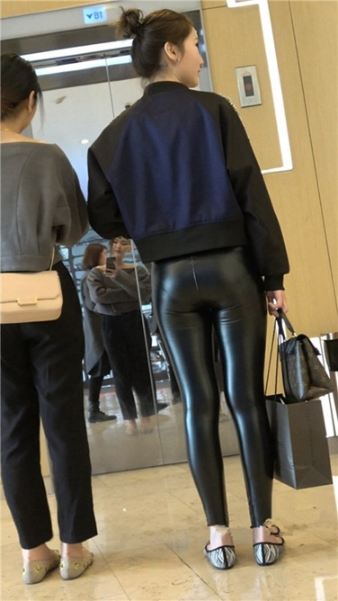 4K高清视频！清秀的紧身皮裤极品大美女[MP4/3.5GB]