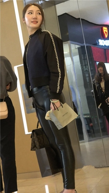 4K高清视频！清秀的紧身皮裤极品大美女[MP4/3.5GB]