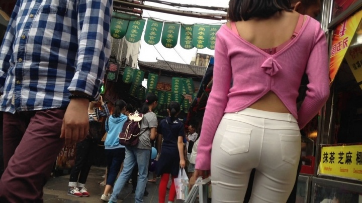 小鸟依人紧身白裤美眉[MP4/275MB]