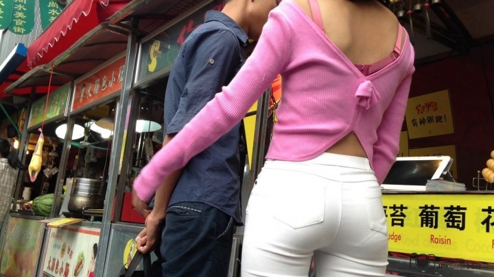 小鸟依人紧身白裤美眉[MP4/275MB]