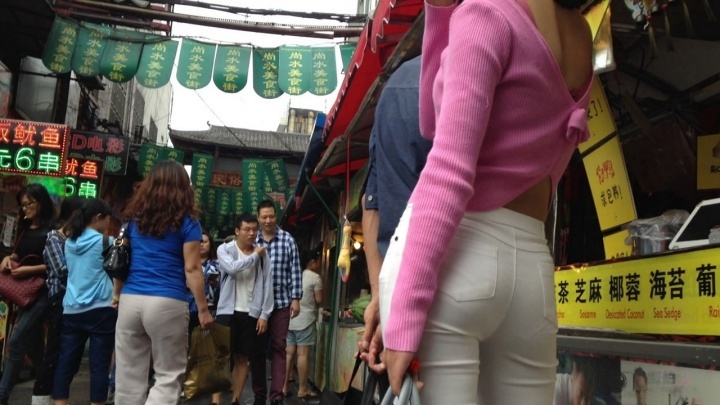 小鸟依人紧身白裤美眉[MP4/275MB]