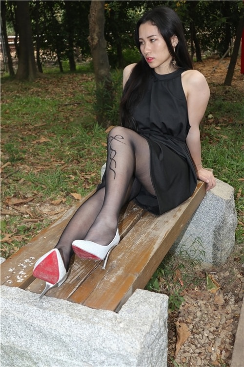 黑丝美眉(160P)[1.43G/JPG]