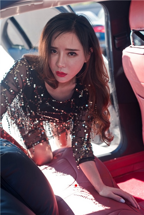 黑裙美女(105P)[736M/JPG]