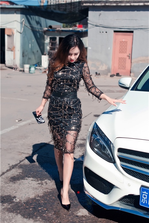 黑裙美女(105P)[736M/JPG]