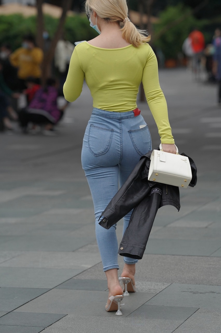 蜜桃紧牛美眉 [套图2.81G]