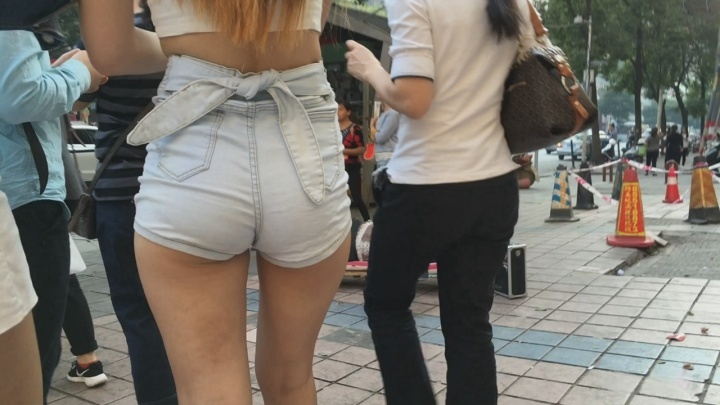 极品紧牛细腰大PG美女[MP4/4GB]