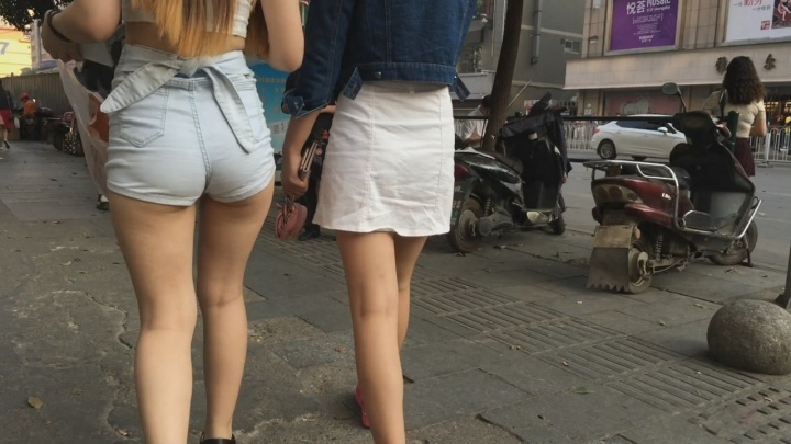 极品紧牛细腰大PG美女[MP4/4GB]