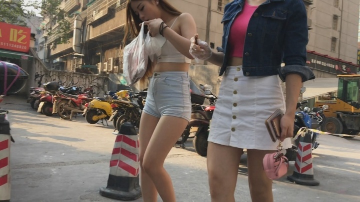 极品紧牛细腰大PG美女[MP4/4GB]