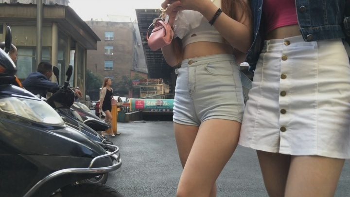 极品紧牛细腰大PG美女[MP4/4GB]