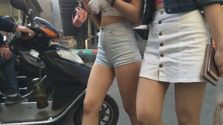 极品紧牛细腰大PG美女[MP4/4GB]