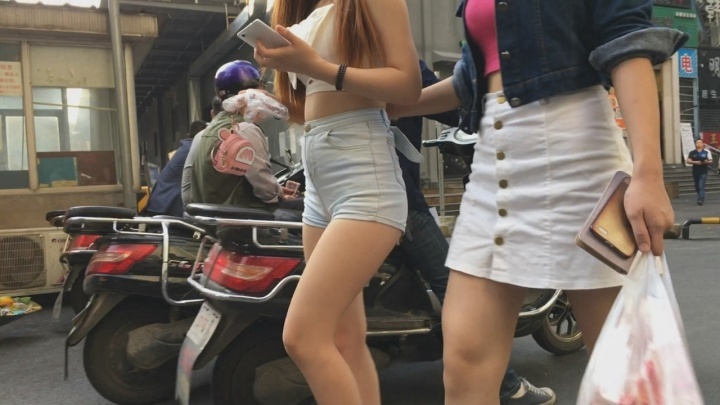 极品紧牛细腰大PG美女[MP4/4GB]