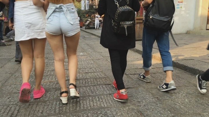 极品紧牛细腰大PG美女[MP4/4GB]