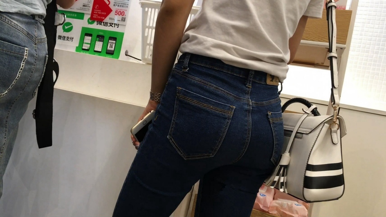 委婉的紧牛美女[MP4/1GB]