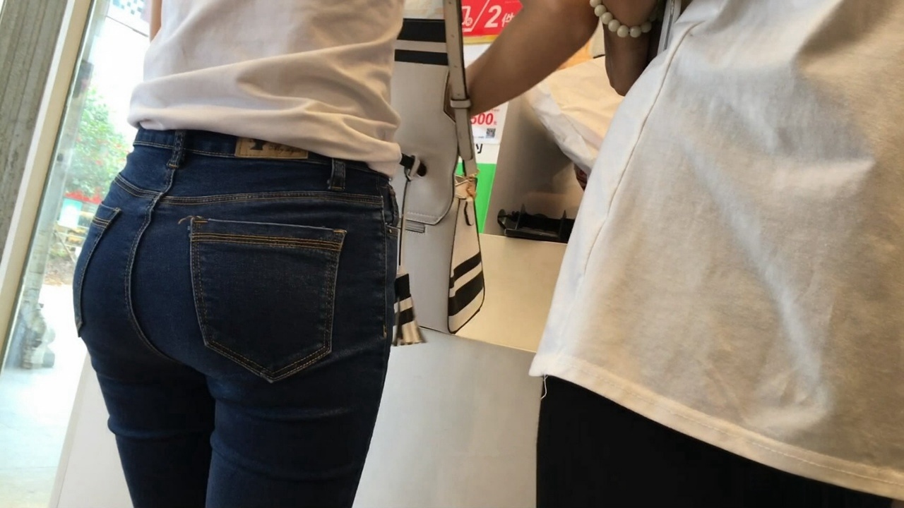 委婉的紧牛美女[MP4/1GB]