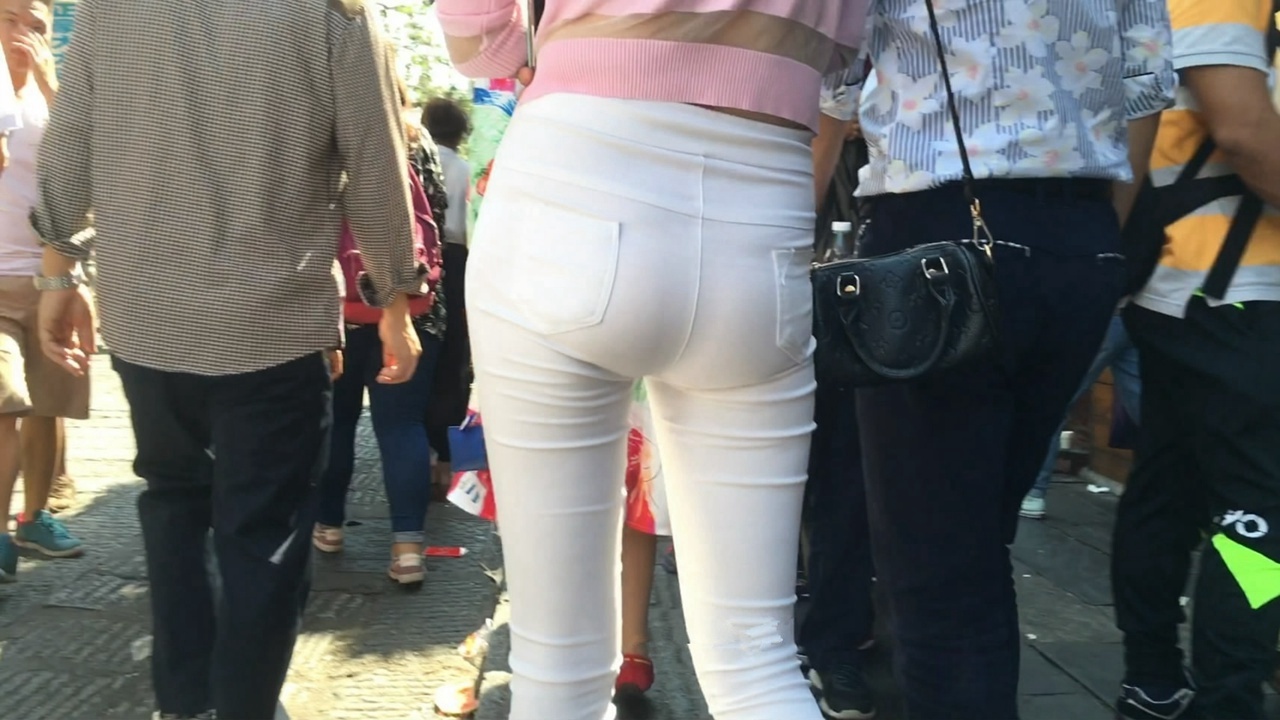 超紧白裤窄小内内眼镜妹[MP4/2GB]