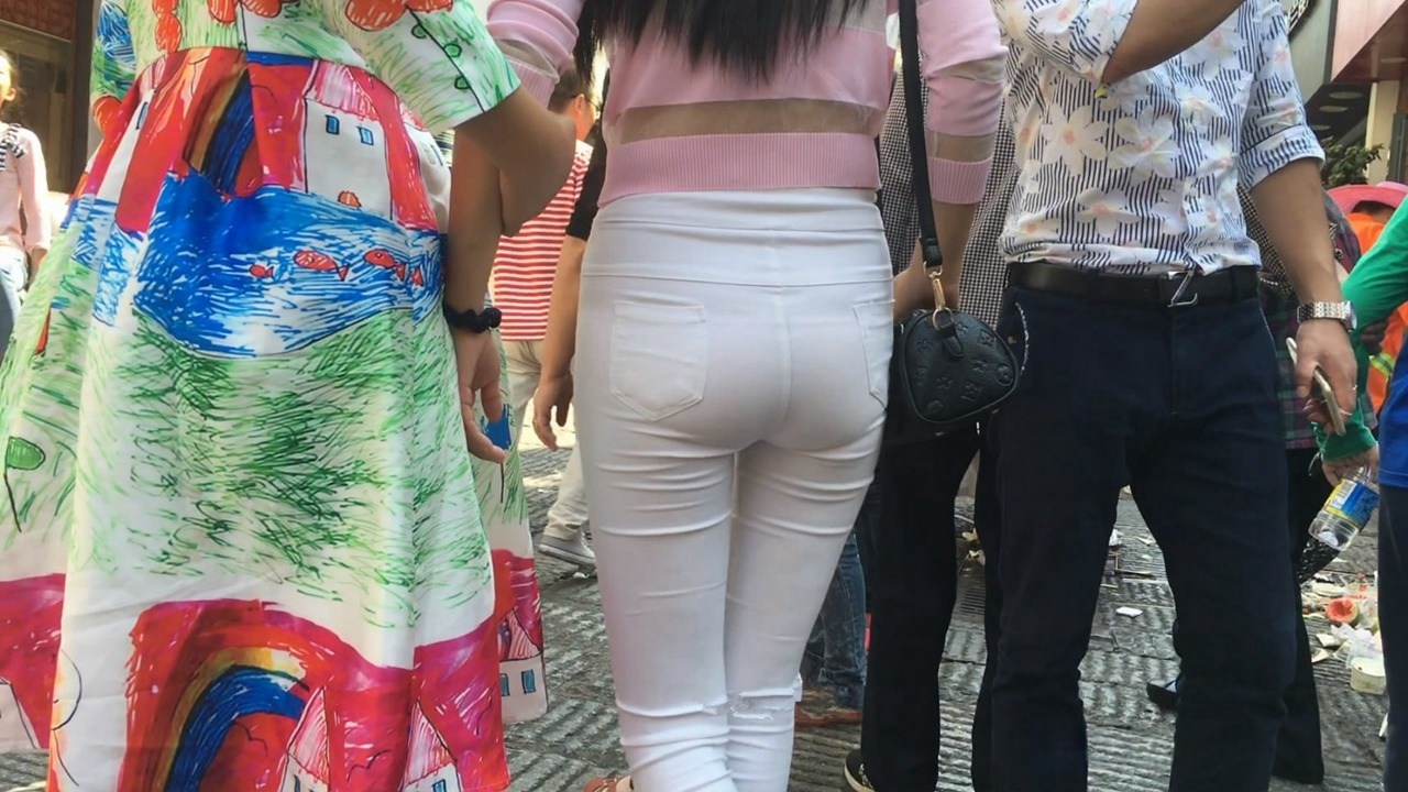 超紧白裤窄小内内眼镜妹[MP4/2GB]