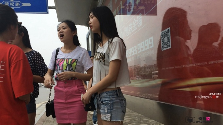 公交长腿白嫩美眉[MP4/3GB]