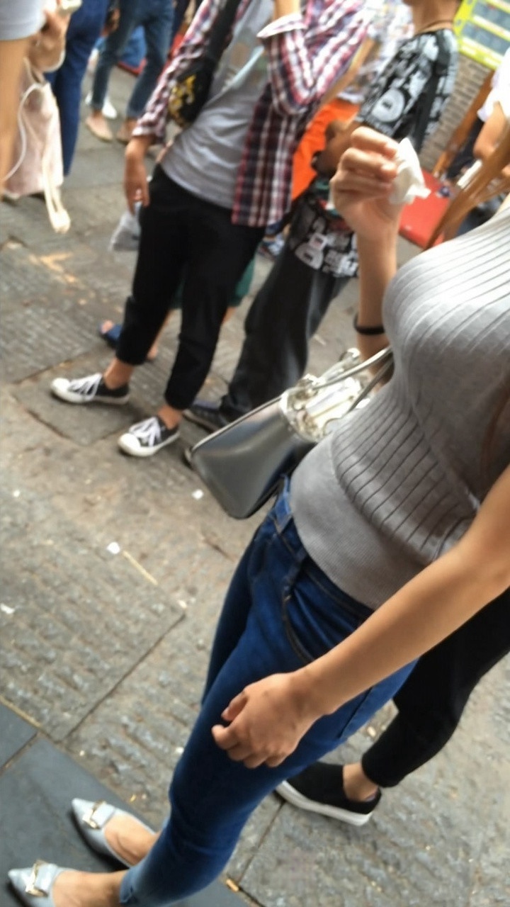 紧牛大胸美女人[MP4/2GB]