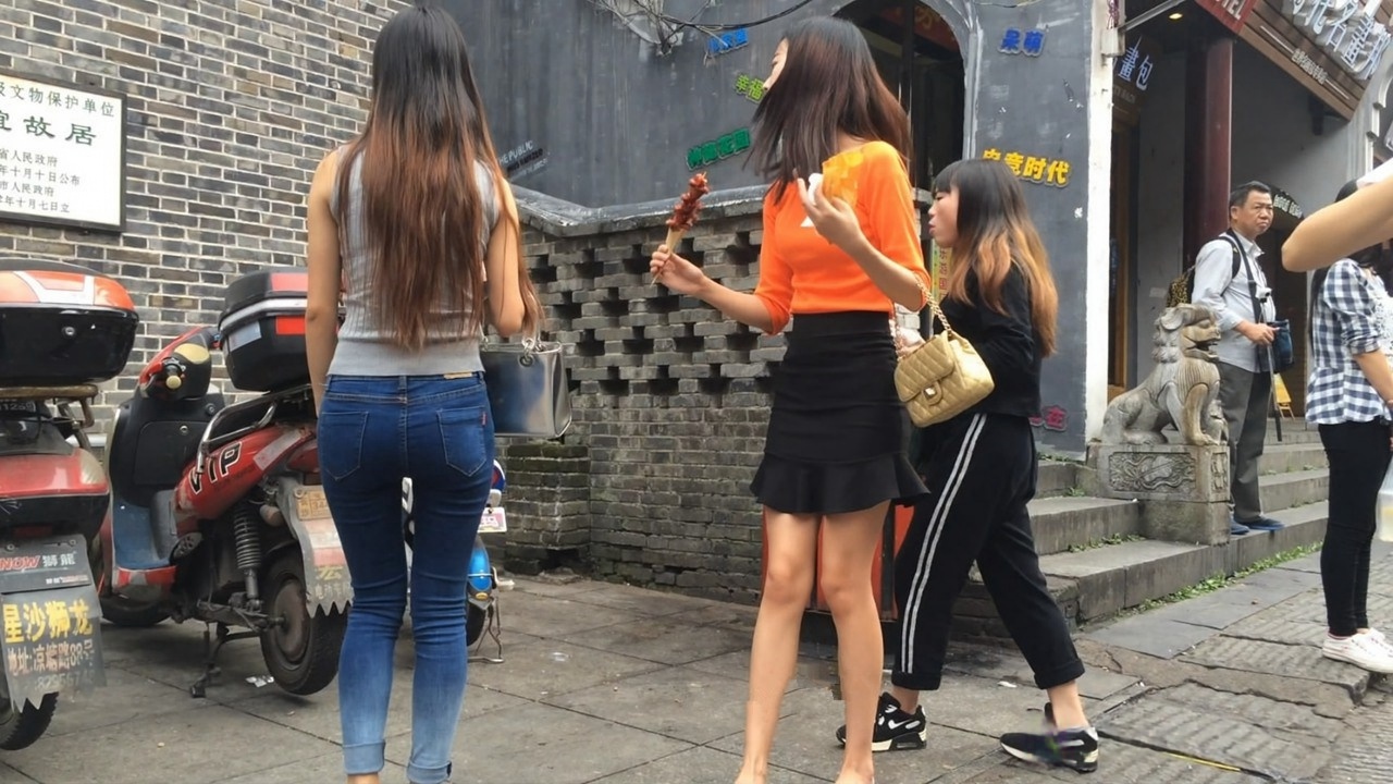 紧牛大胸美女人[MP4/2GB]