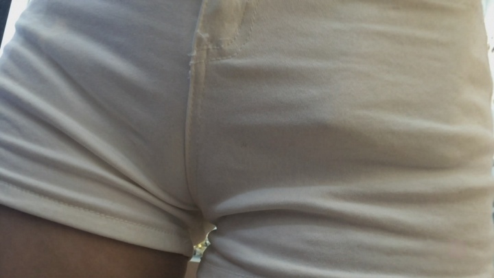 xinggan白色热裤老板娘，已经闻到她身上的气息