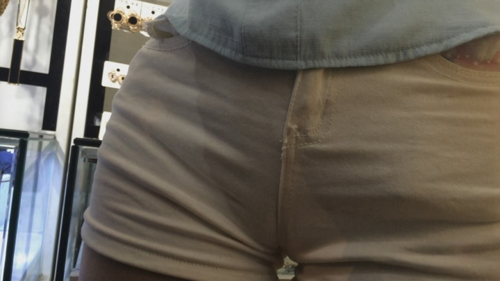 xinggan白色热裤老板娘，已经闻到她身上的气息