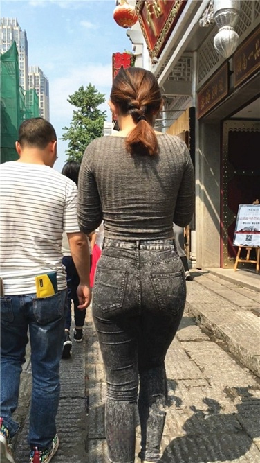 超极品细腰丰臀紧身牛仔美女[MP4]