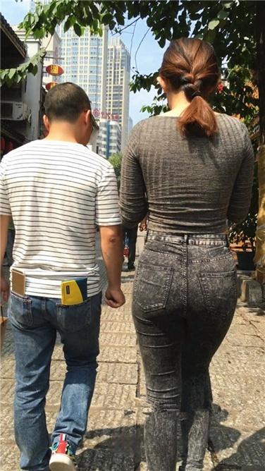 超极品细腰丰臀紧身牛仔美女[MP4]