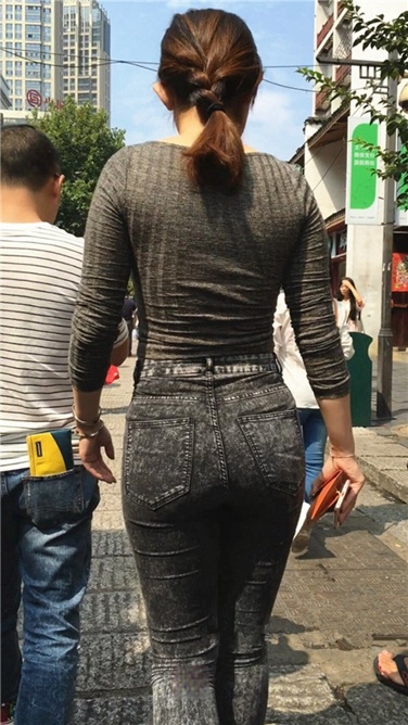 超极品细腰丰臀紧身牛仔美女[MP4]