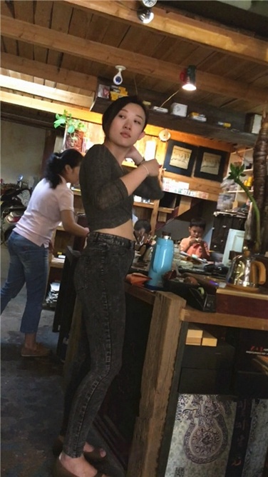 超极品细腰丰臀紧身牛仔美女[MP4]