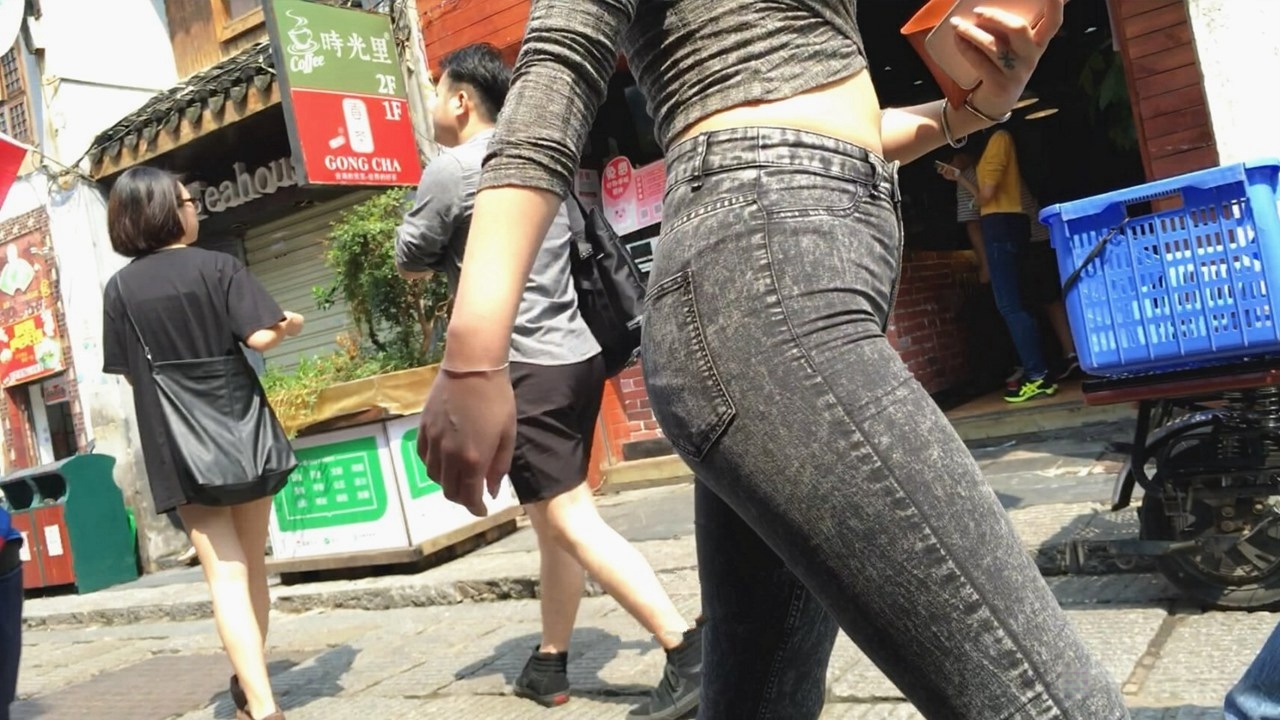 超极品细腰丰臀紧身牛仔美女[MP4]