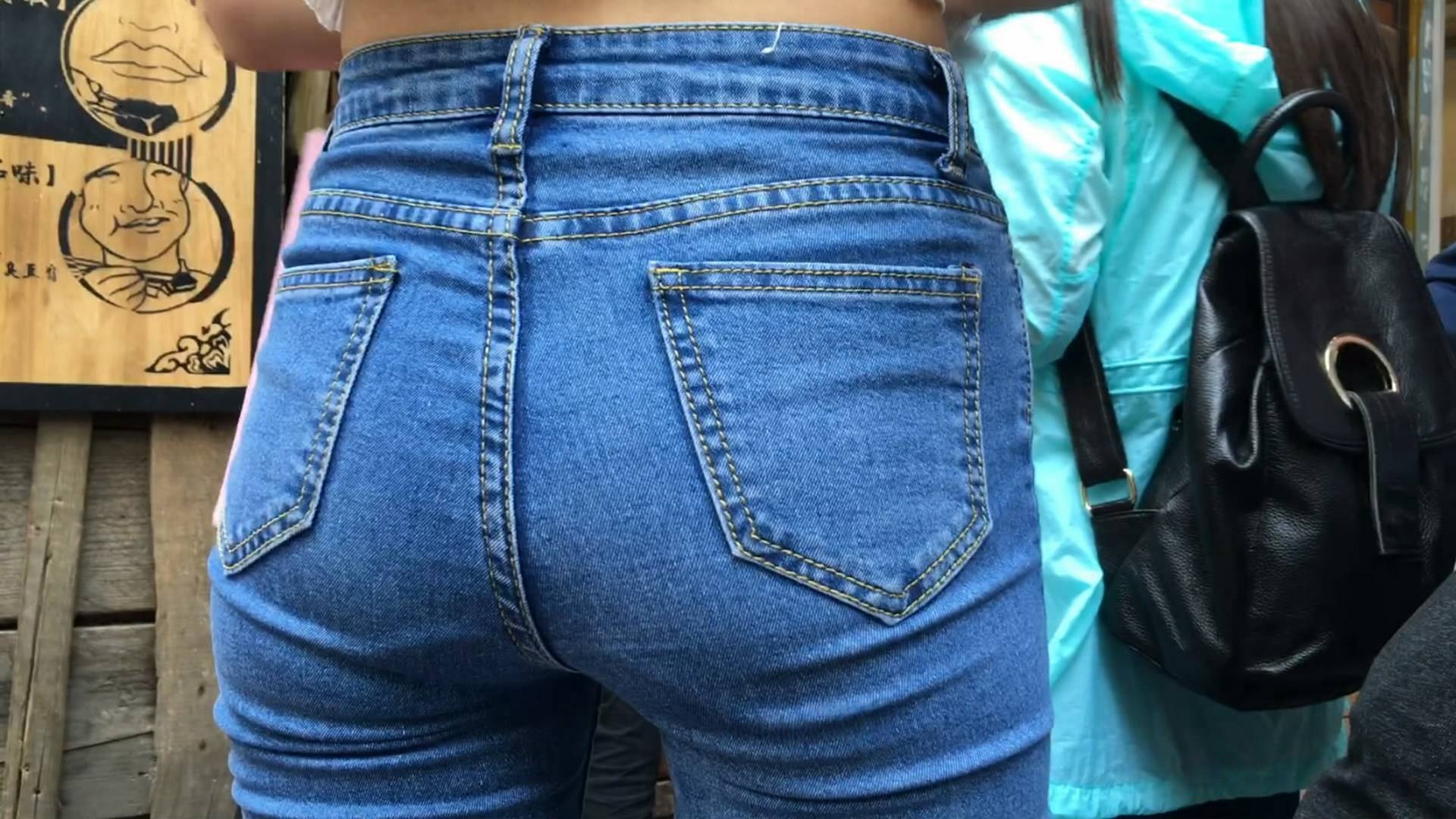 紧身蓝牛小翘屯美眉[MP4/1.5GB]