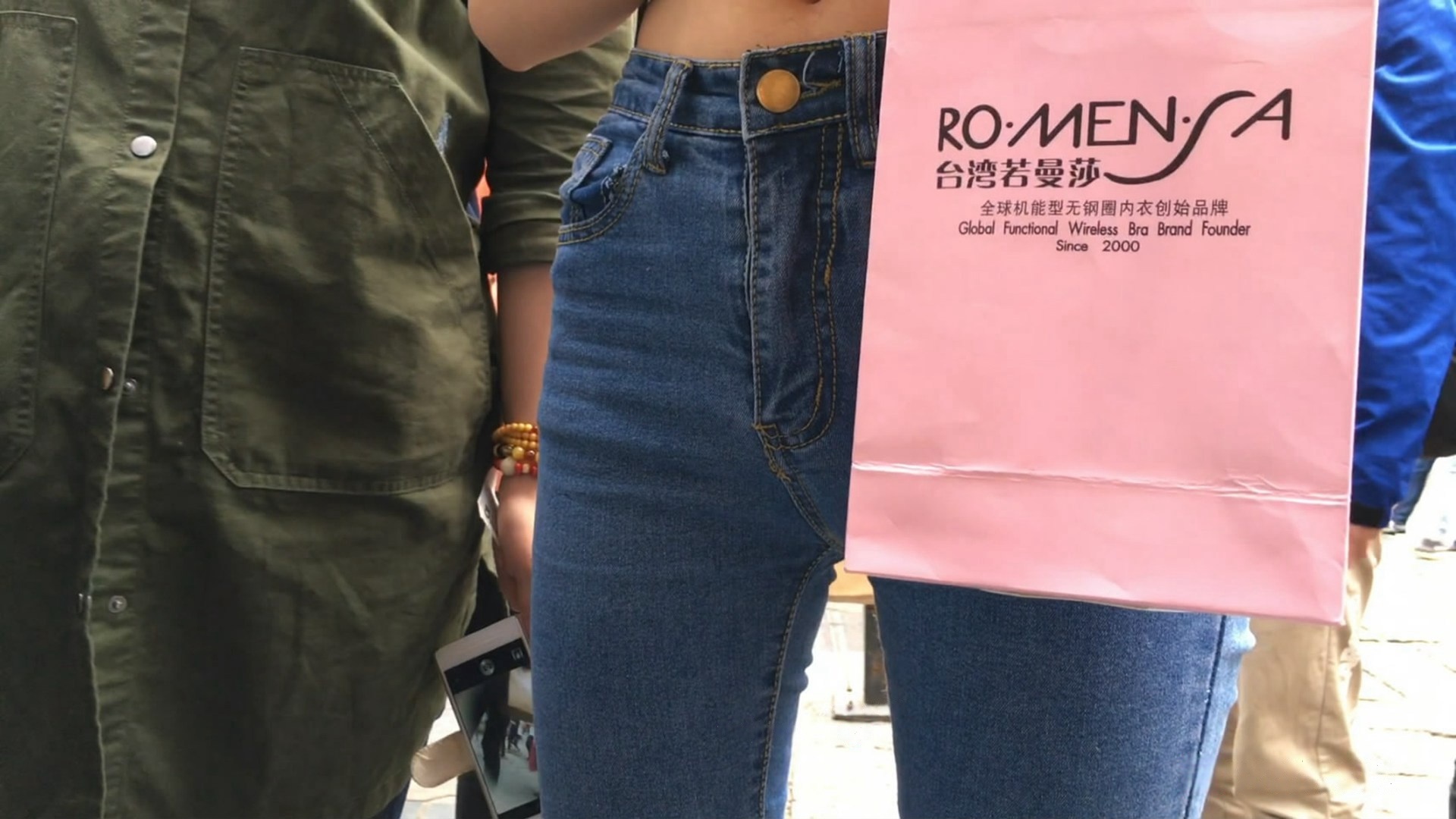 紧身蓝牛小翘屯美眉[MP4/1.5GB]