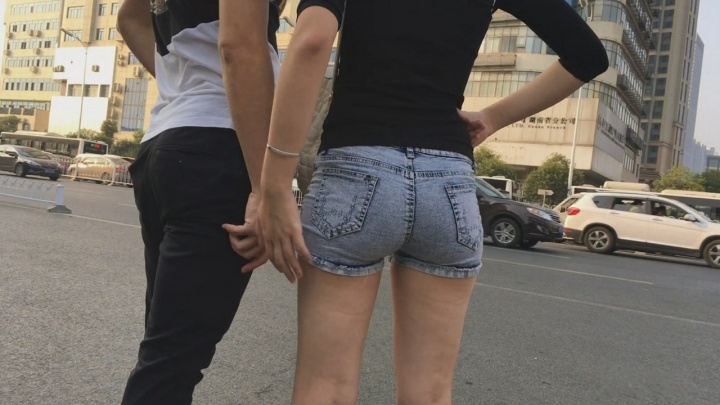 【狼哥最新原创作品】极品灰牛翘臀眼镜MM[MP4/4GB]