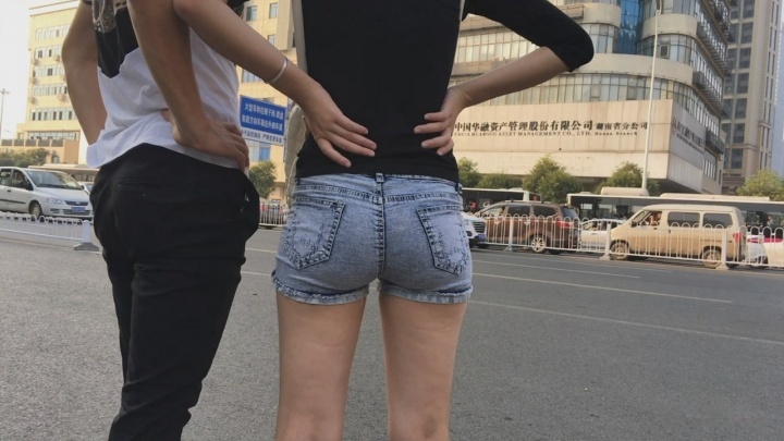 【狼哥最新原创作品】极品灰牛翘臀眼镜MM[MP4/4GB]